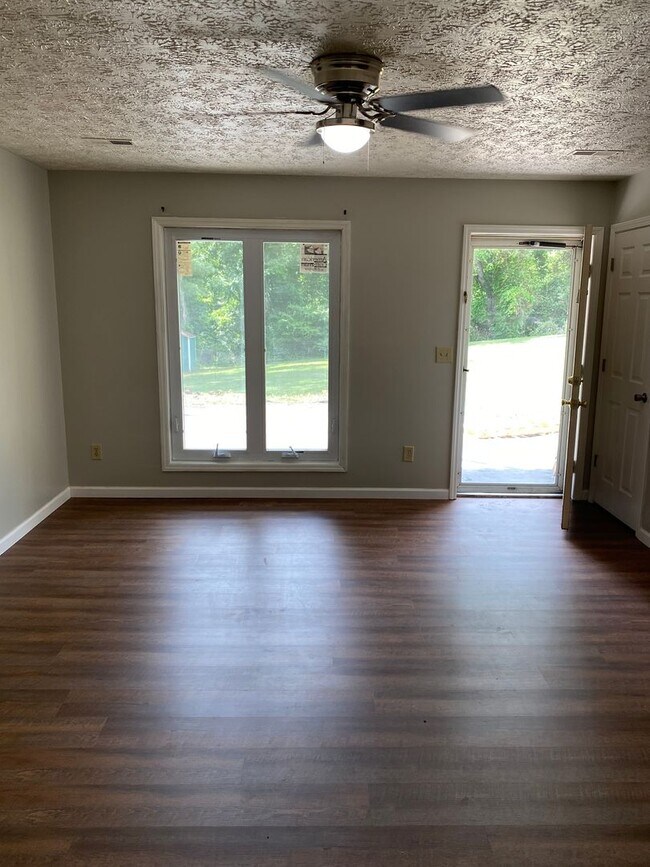 Foto del edificio - 131 Lake Dr