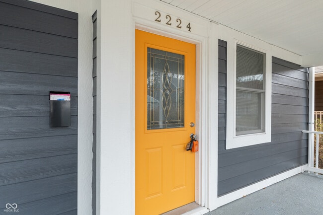 Building Photo - 2224 N Kenwood Ave