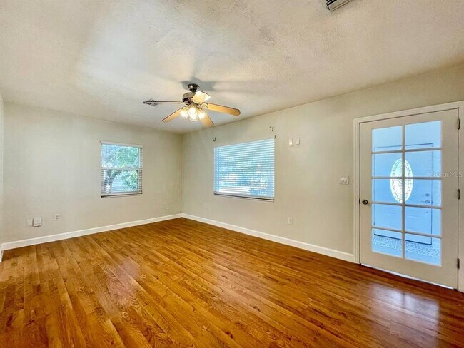 Building Photo - 6152 Warren Ave