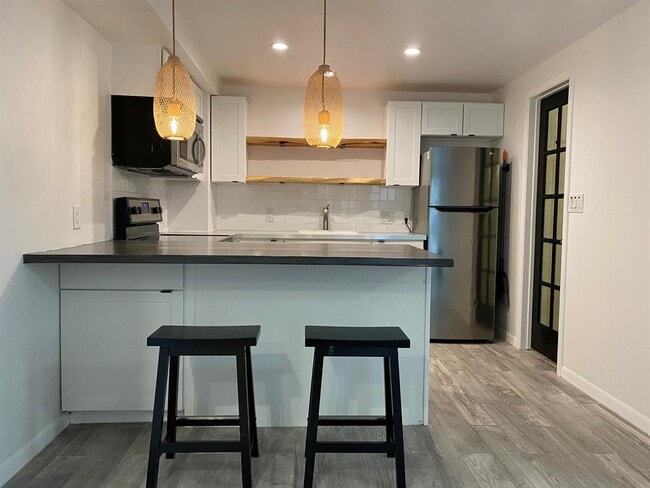 Building Photo - 5802 Circulo Dr