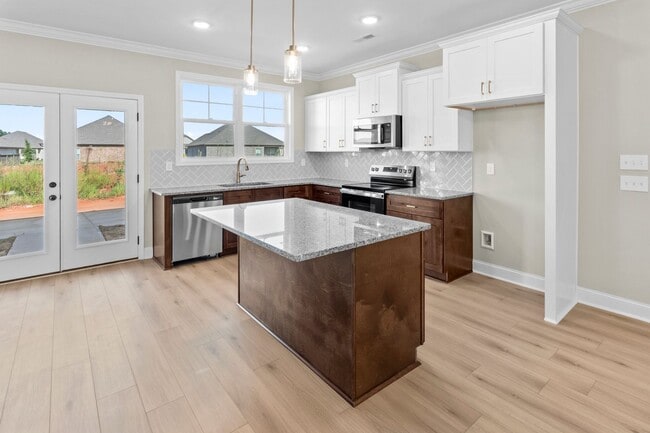 Foto del edificio - 243 Susan Lynn Dr