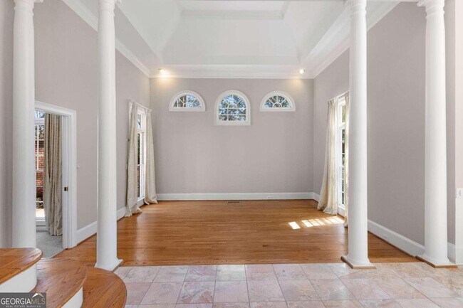 Foto del edificio - 1058 Oakpointe Pl