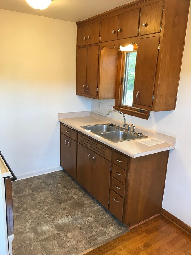 Building Photo - 519 Glenwood Dr