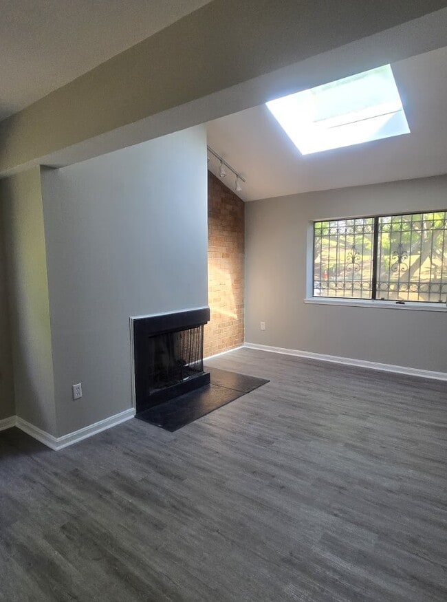 Foto del edificio - 3452 Summit Ct NE