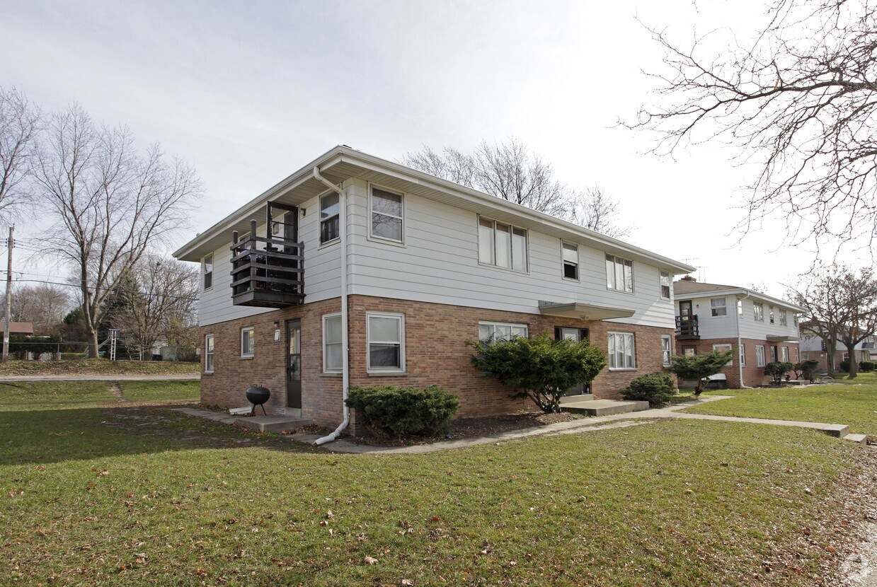 1509 S West Ave, Waukesha, WI 53189 Apartments in Waukesha, WI