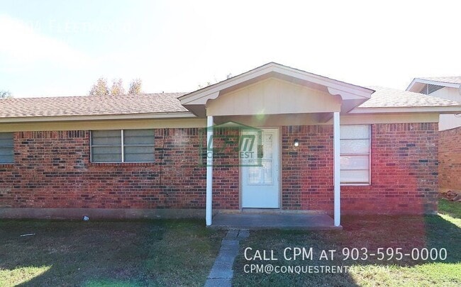 Building Photo - 804 Fleetwood-