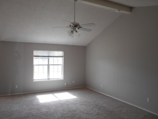 Building Photo - "Charming 3-Bedroom Home with 2 Baths in L...