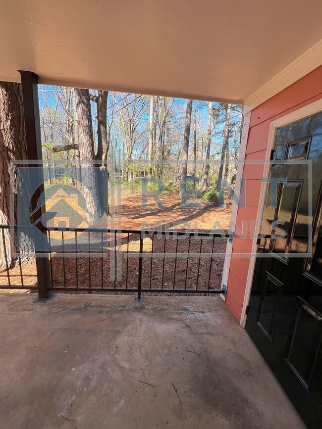 Building Photo - Newly Renovated 2 Bedroom Apartments Near I-26 and Costco!