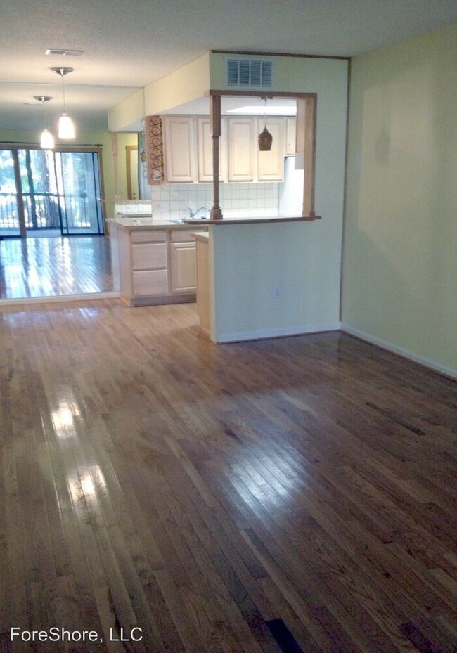 Building Photo - 1 br, 1.5 bath House - 10 Three Mast Lane