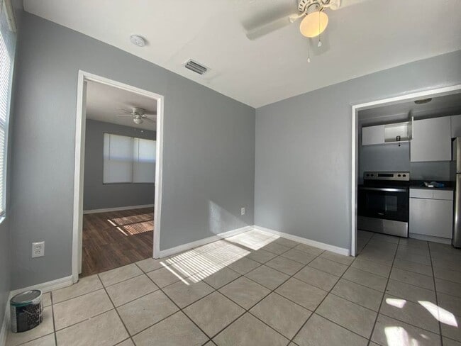 Building Photo - Cute 2/2 in Holly Hill