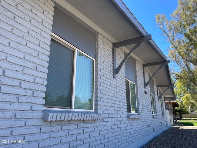 Foto del edificio - 2033 S Forest Ave