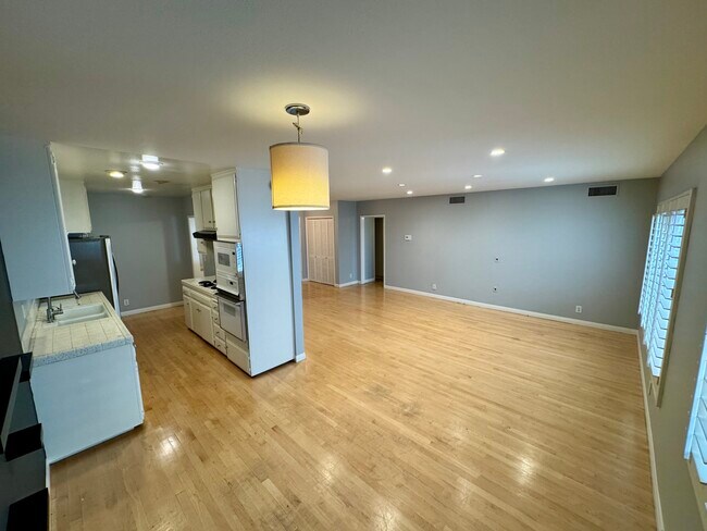 Foto del edificio - 1250 N Kings Rd