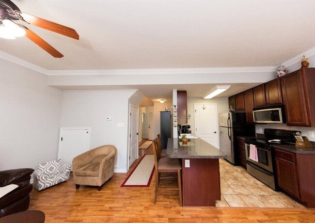 Building Photo - 2 Bedroom Townhome in Campbell County