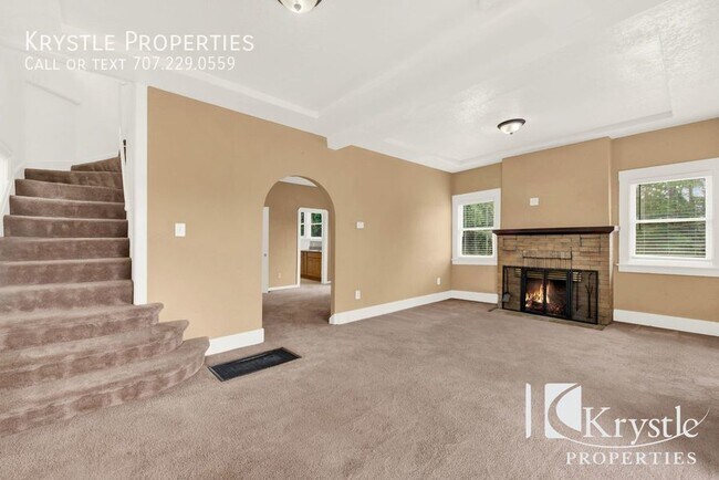 Building Photo - Lovely freshly painted home, Central A/C a...