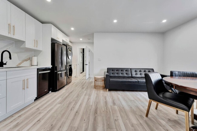 Building Photo - 4 Cecil Ave