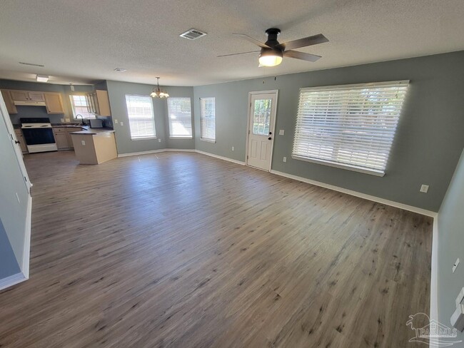 Foto del edificio - 6707 Cedar Ridge Cir