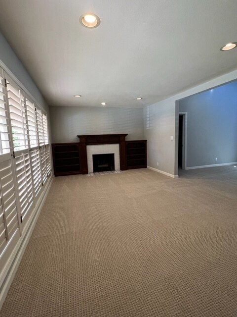 Building Photo - 529 Cuesta Dr
