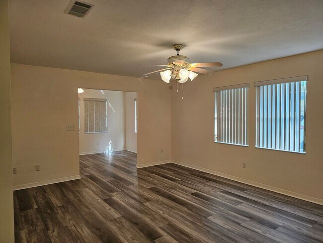 Building Photo - (2/2 Turkey Creek Forest)