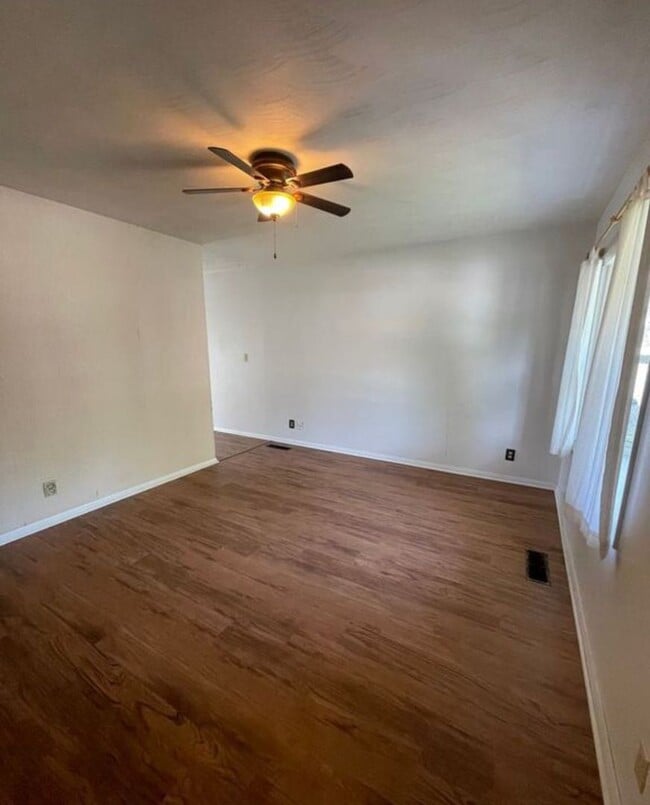 Building Photo - Charming 2 Bed 1 Bath House