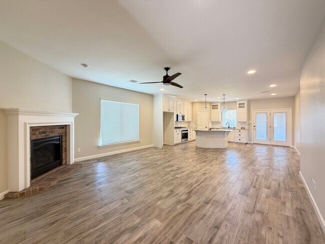 Foto del edificio - 1322 Solomon Ln