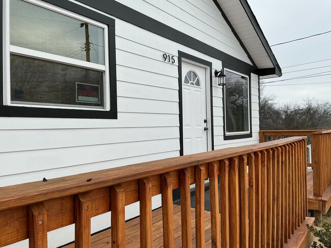 Building Photo - 915 Shearor St