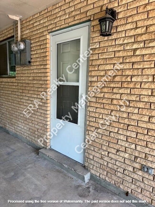 Building Photo - 1 Bedroom 1 Bath Basement Apartment