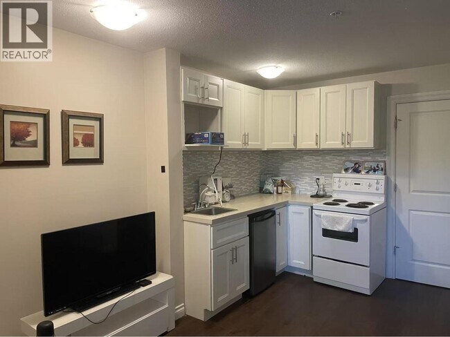 Photo du bâtiment - 2582 West Mall