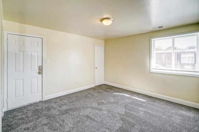 Building Photo - 2104 Phaup St