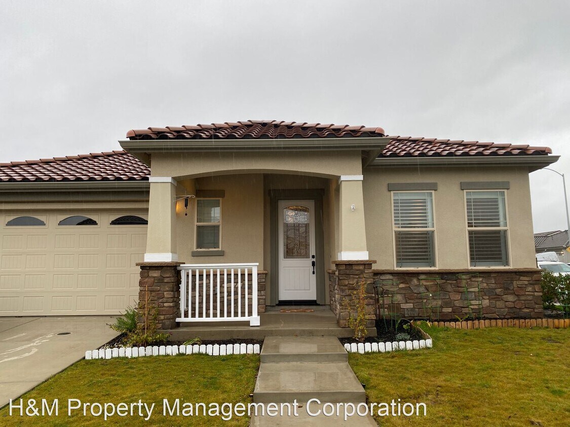 4 br, 3 bath House 1440 Sawtooth Drive House Rental in Hollister