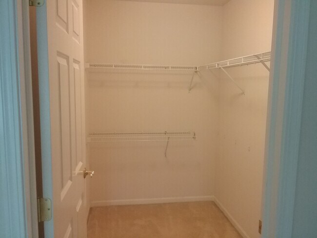 Foto del edificio - 636 Cambridge Ct