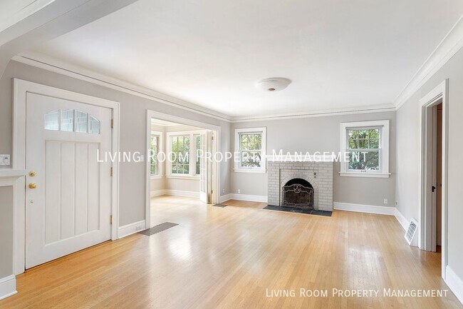 Building Photo - NE Charmer w/ Pristine Vintage Touches