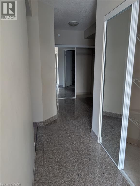 Photo du bâtiment - 239 Auburn Dr