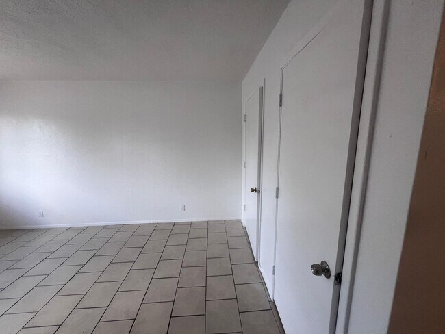 Foto del edificio - 8200 Copper Ave NE
