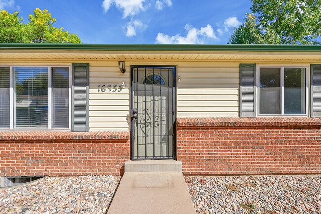 Photo - $2,575.00 - 4 Bed, 2 Bath Home in Aurora w...