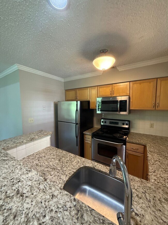 Foto del edificio - 1 Bedroom Condo Off Randolph Road!