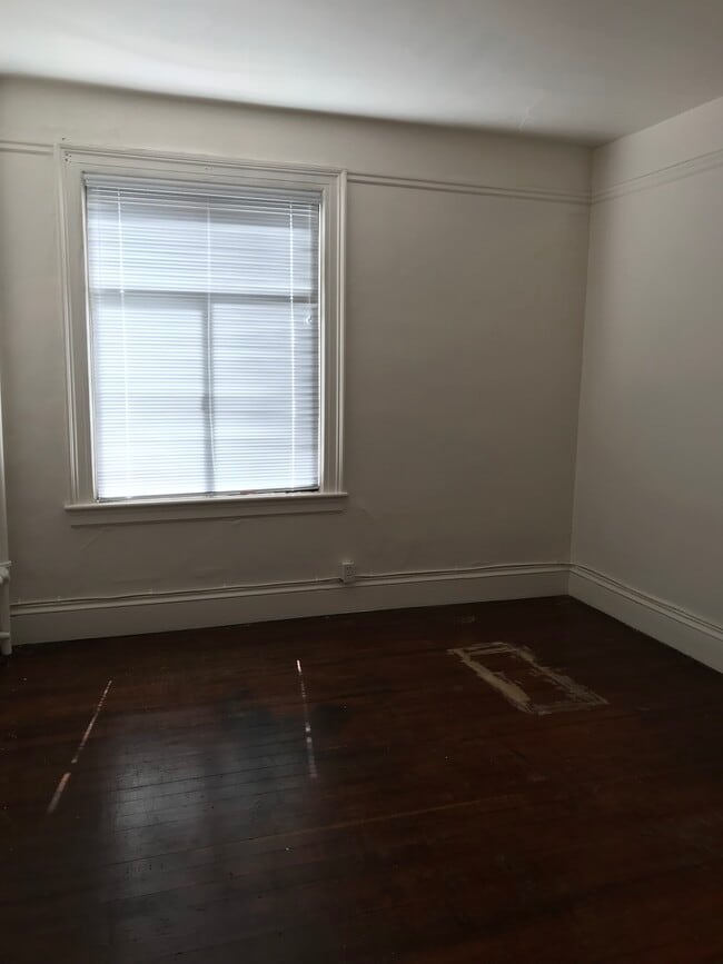 Building Photo - 1809 15th Ave