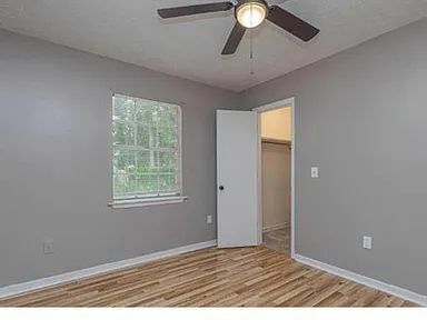 Foto del edificio - 965 N Valley Falls Rd