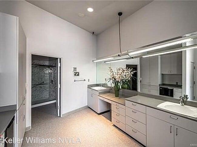 Building Photo - 3 br, 2.5 bath House - 5721 Lakefront Dr