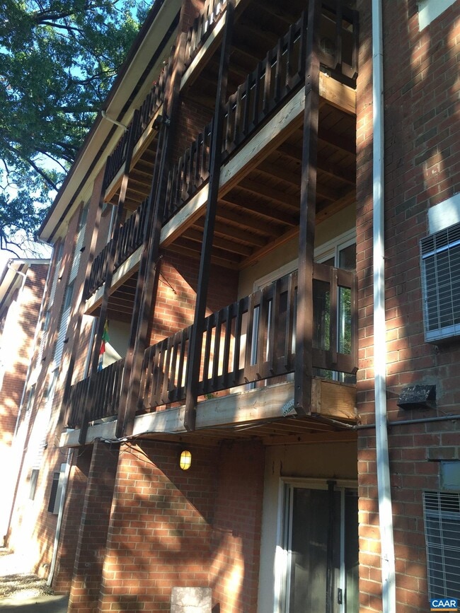 Building Photo - 1215 Wertland St
