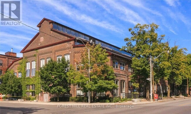 Building Photo - 1100-1100 Lansdowne Ave