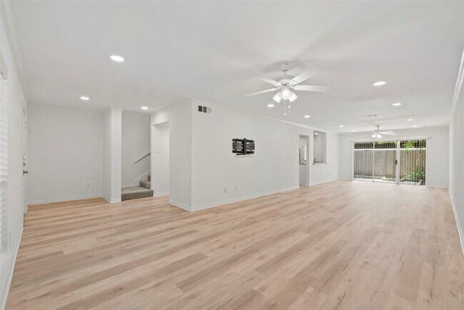 Building Photo - 12907 Trail Hollow Dr