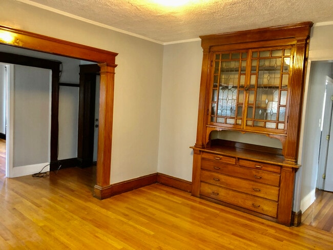 Foto del edificio - 12 Wheatland Ave