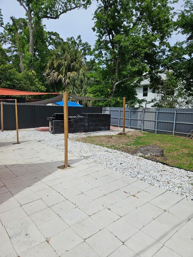 Building Photo - 3 bedroom 2 bath home