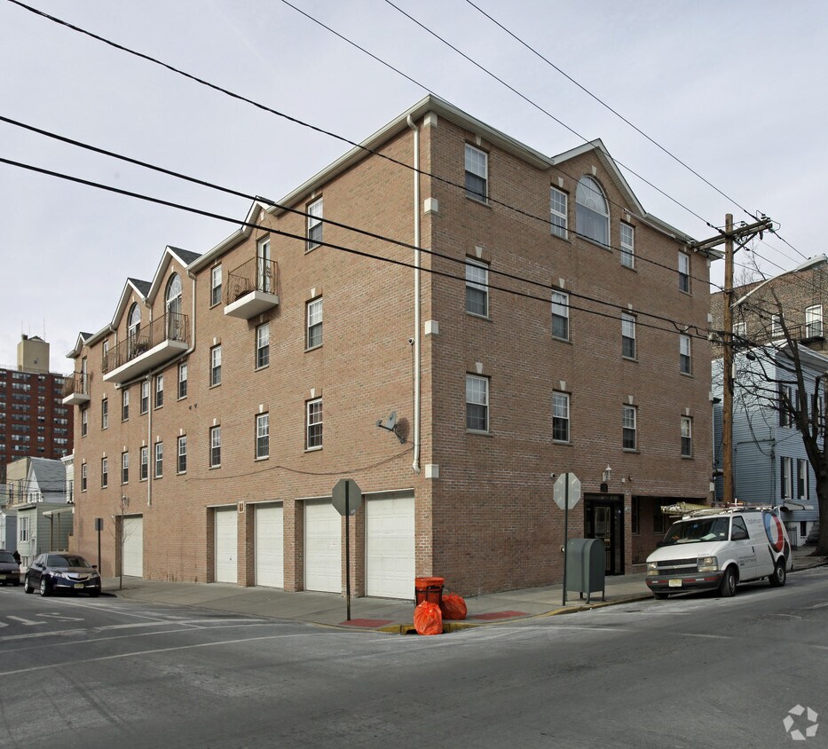 Foto principal - 401 Bergenline Ave