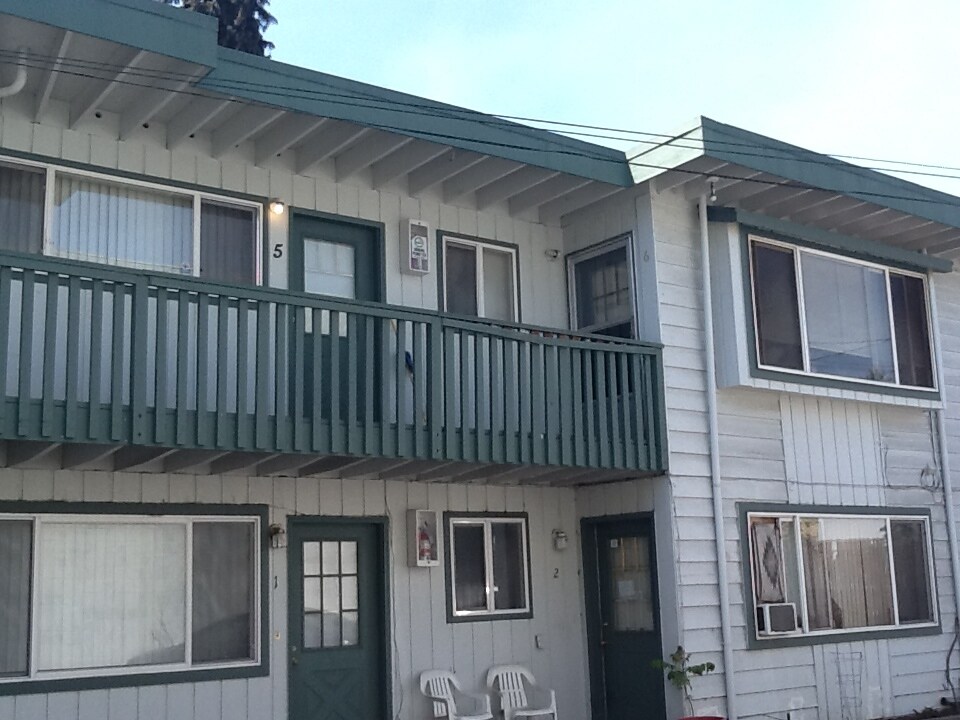.FRONT VIEW OF 8-PLEX - 771-777 W 7th Ave