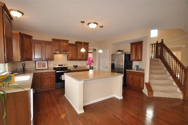 Building Photo - 2556 Diamond Lake Dr