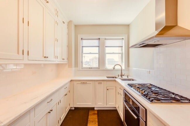 Building Photo - Exquisite 2-Bed, 2-Bath Luxury Condo in th...