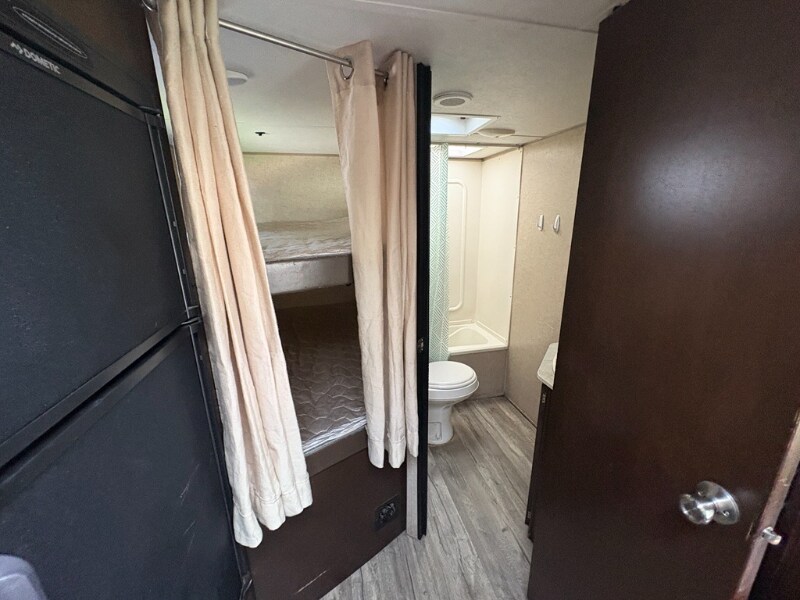 Foto del edificio - 622 N Beach St