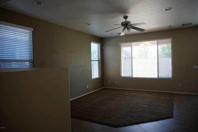 Building Photo - 4155 E Bellerive Dr