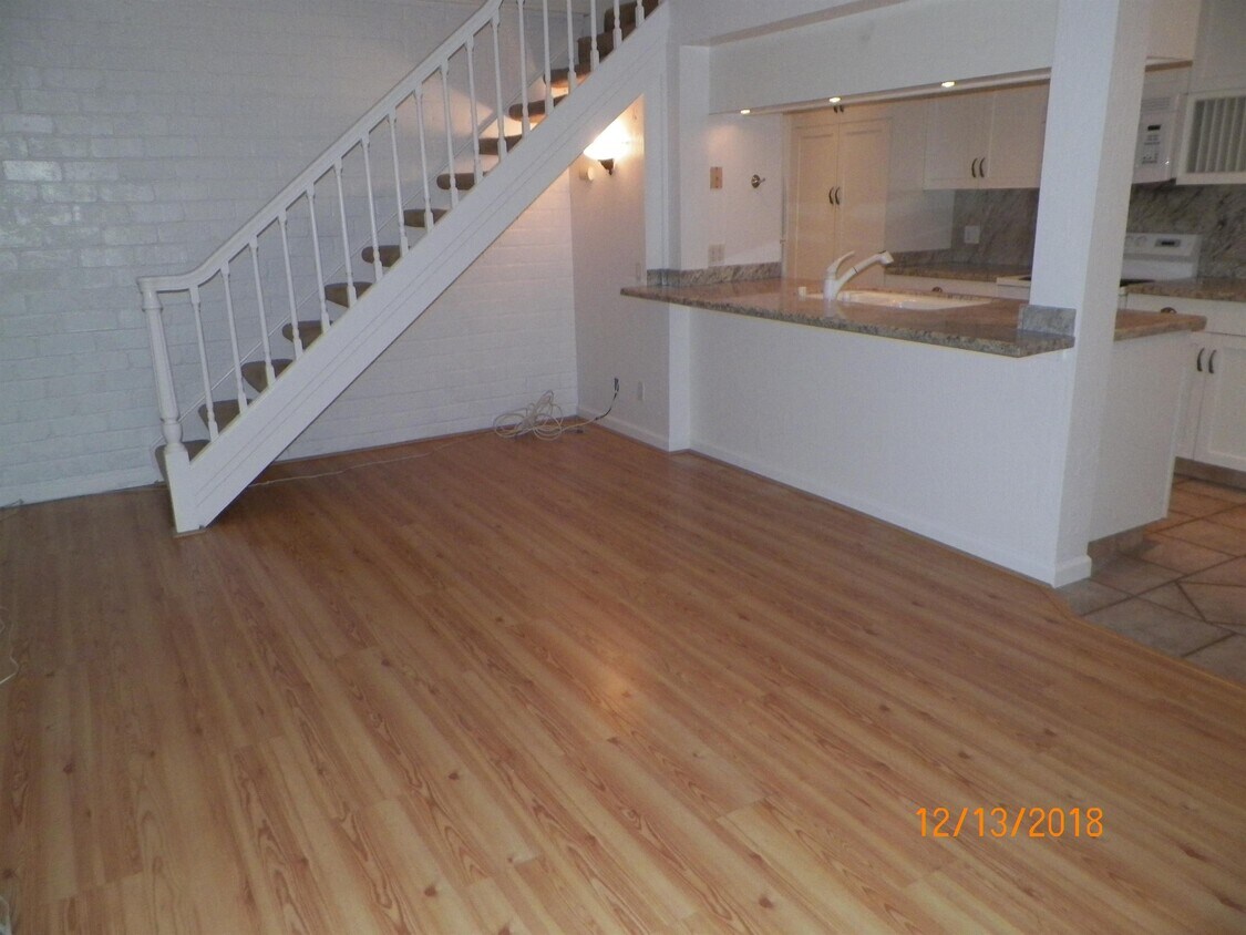 Primary Photo - 46 Lassen Ln